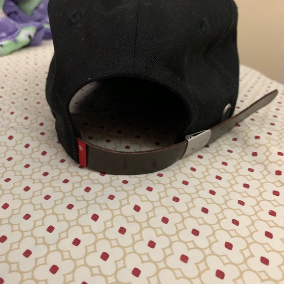 Levi's Cap - Picture 2 of 4